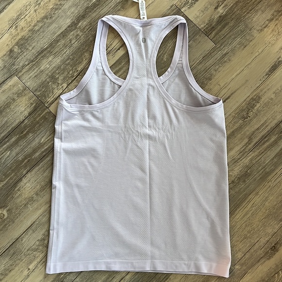 Excellent used condition swiftly tech Razorback tank from lululemon. - Picture 4 of 4